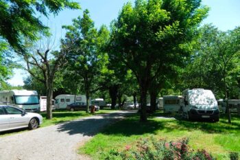 Aire de services dans un camping - Laurac En Vivarais
