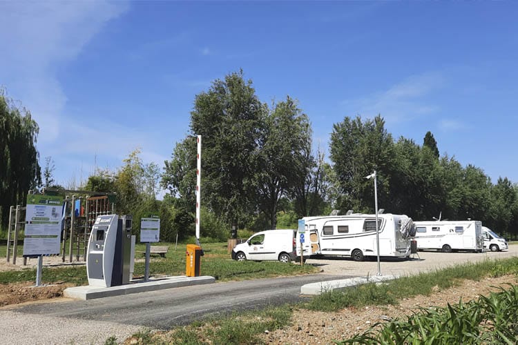 Donzac aire pour camping-car - Réseau AireServices 4