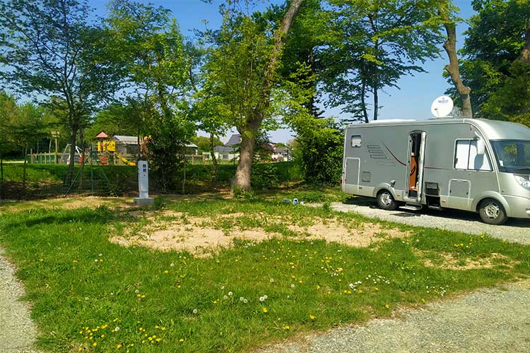 Guichen-Pont-Rean-aire-camping-cars-AireServices5